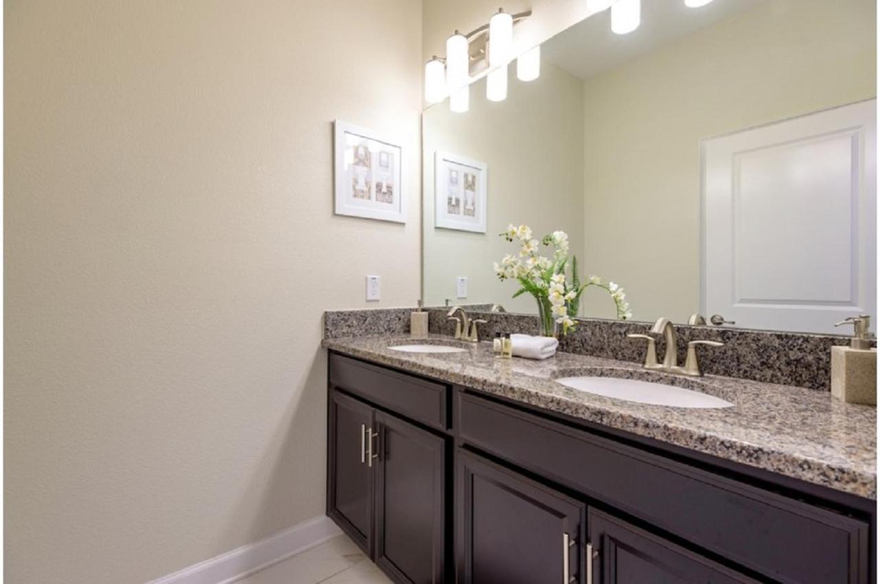 Four-Bedroom Townhome ดาเวนพอร์ต ภายนอก รูปภาพ
